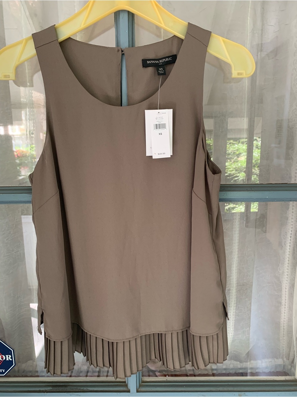 Banana Republic Taupe Pleated-Hem Sleeveless Top